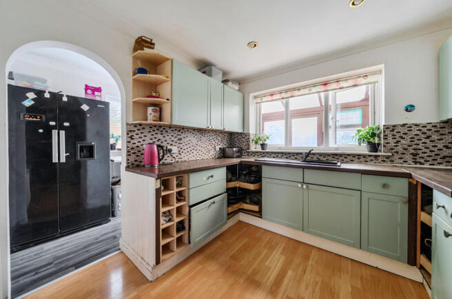 1373636-18-6909ee...