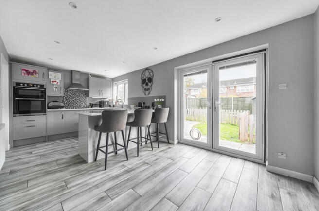 1376455-7-690b855...