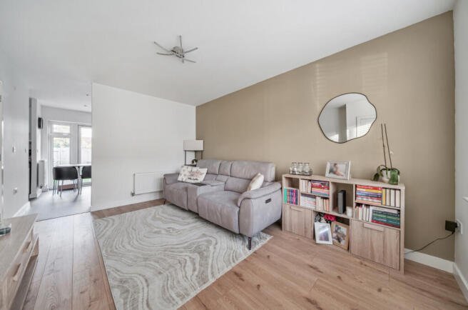 1385030-10-6925f1...