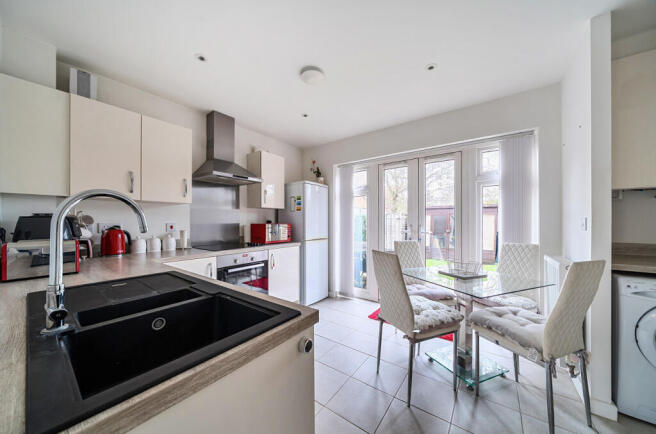 1389023-21-693afb...