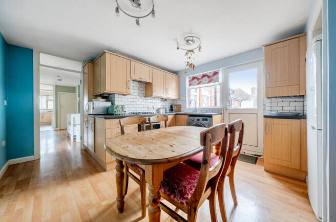 1383805-8-693c0b6...