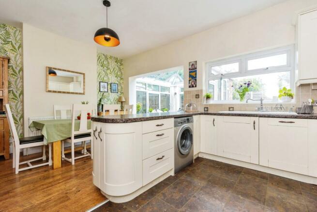 Kitchen/Dining Area