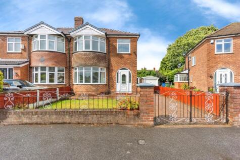 Okehampton Crescent, Sale, Greater Manchester, M33
