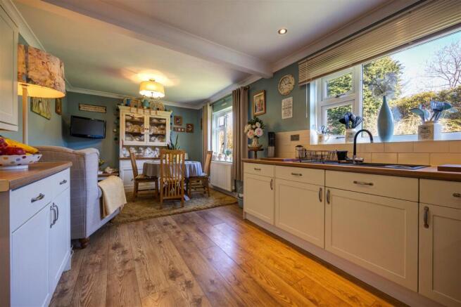 Kitchen_Diner_02.jpg