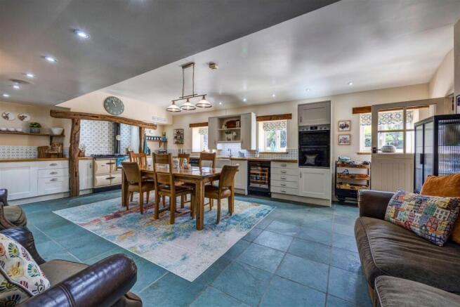 Kitchen_02.jpg