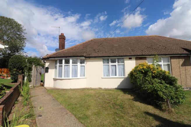 2 bedroom bungalow for sale in Thames Close, Rayleigh, Essex, ., SS6, SS6