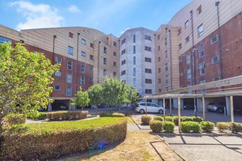 Staverton Grove, Broughton, Milton Keynes, Buckinghamshire, MK10