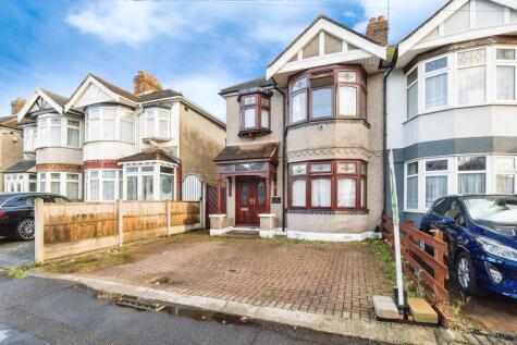 Pemberton Gardens, Romford, RM6