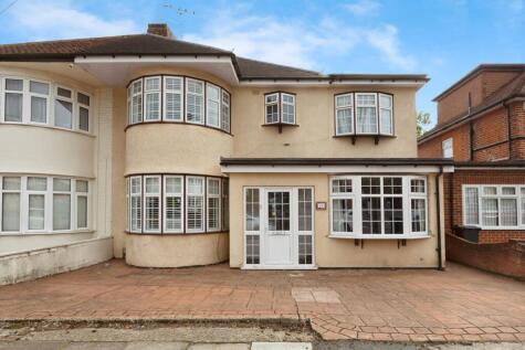 Hanover Gardens, Ilford, IG6