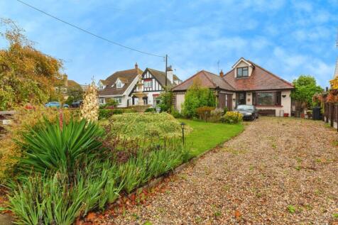 Dumont Avenue, St. Osyth, Clacton-on-Sea, Essex, CO16