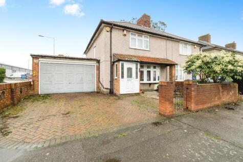Lymington Road, Dagenham, RM8