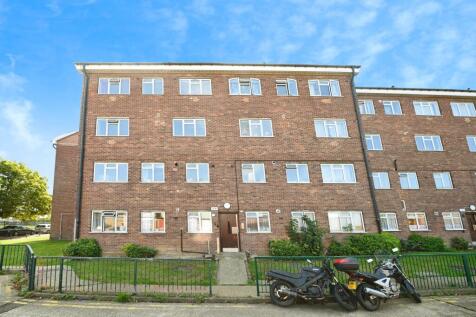 St. Helens Court, Rainham, RM13