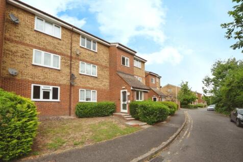 Stirling Close, Rainham, RM13