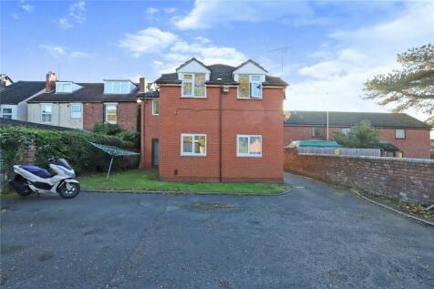 Kidderminster - Studio flat for sale