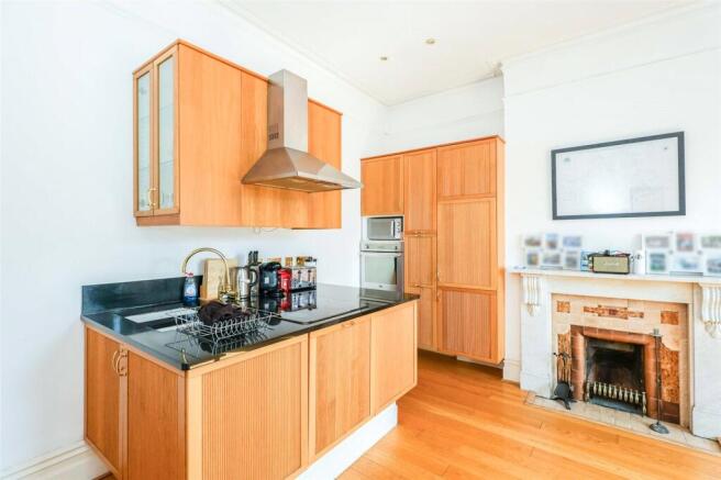 Kitchen / Lounge