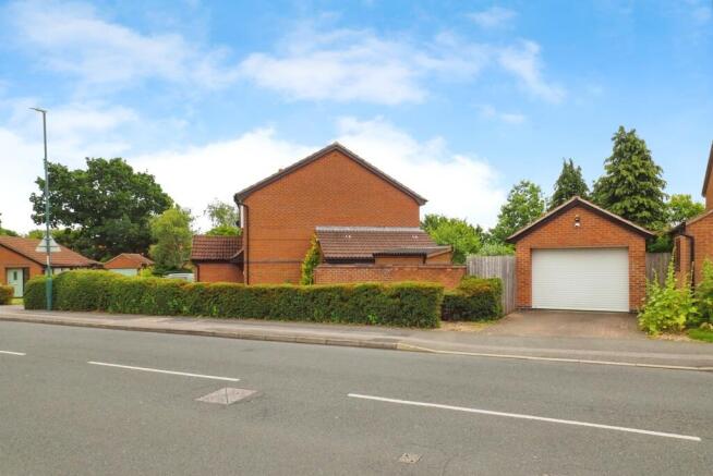 Side Aspect & Garage