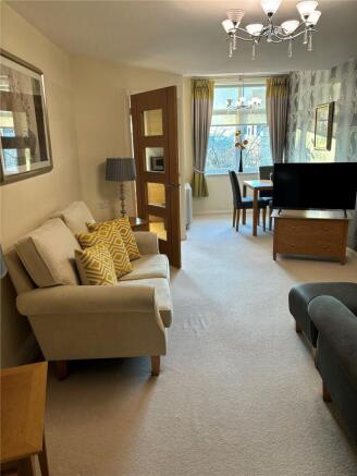 Lounge/Dining
