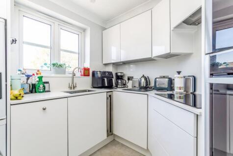 Hillcroft Court, Chaldon Road, Caterham, Surrey, CR3