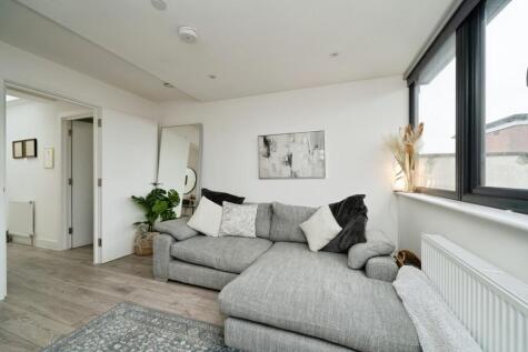 High Street, Leatherhead, Surrey, KT22