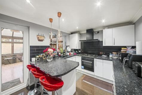 Binstead Close, Hayes, UB4 9YE