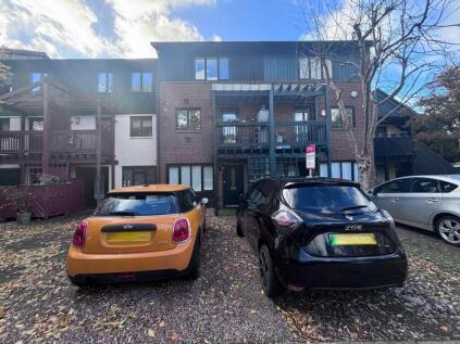 Marina Approach, Hayes