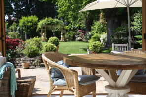 Outside Entertaining