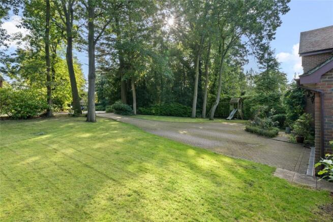 Front Garden & Drive