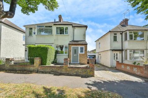 Fourth Avenue, Luton, Bedfordshire, LU3