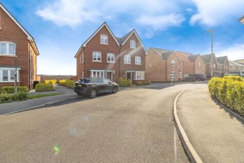 Hadrian Crescent, Leighton Buzzard, Bedfordshire, LU7