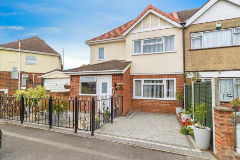 Bradvue Crescent, Bradville, Milton Keynes, Buckinghamshire, MK13