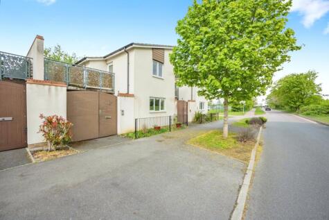 Addington Avenue, Wolverton, Milton Keynes, Buckinghamshire, MK12