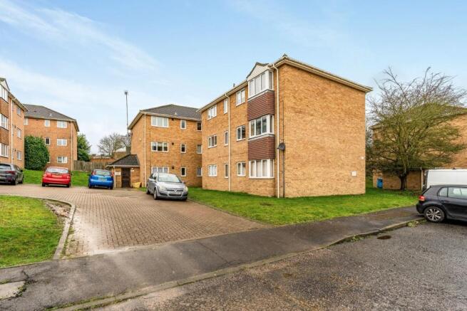 2 bedroom flat for sale in Bond Road, Gillingham, Kent, ME8, ME8