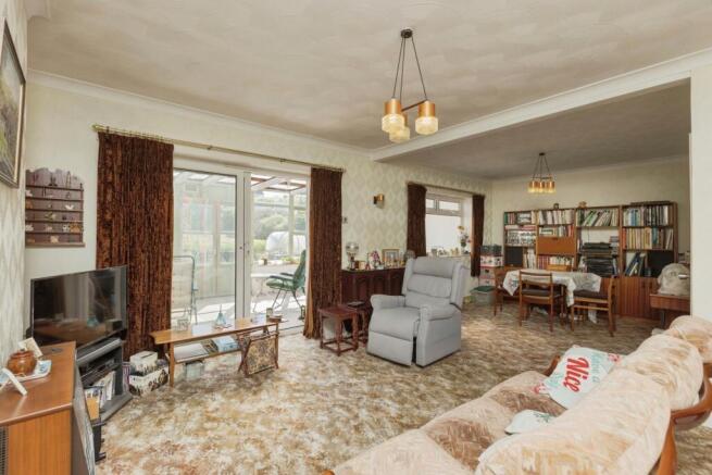 Lounge/Dining
