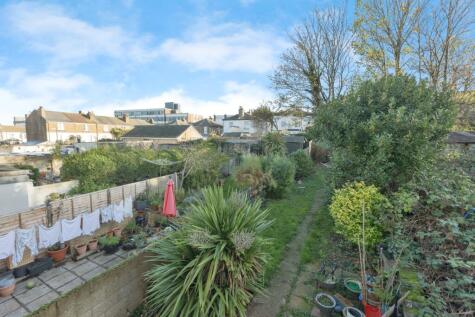 Wrotham Road, GRAVESEND, Kent, DA11