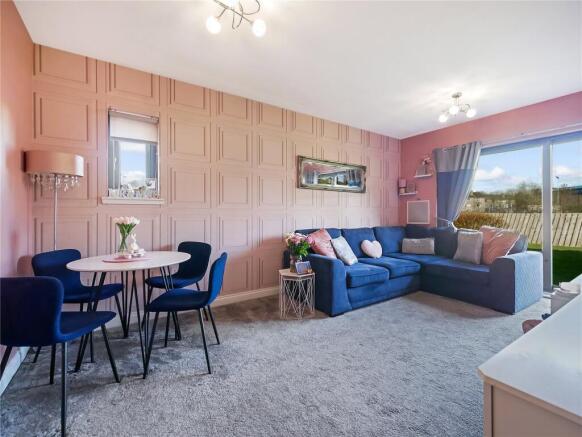 Lounge/Dining Area