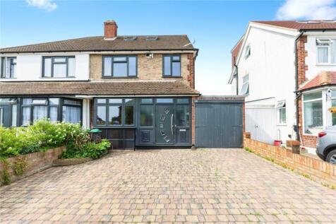 Cumberland Drive, Chessington, Surrey, KT9
