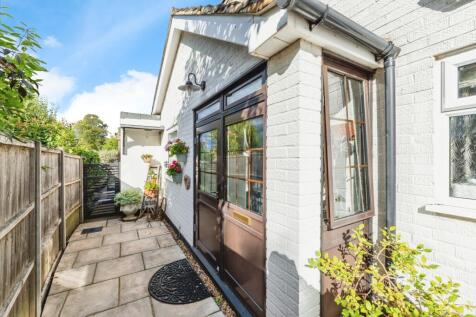 Ellingham Road, Chessington, KT9