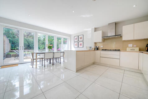 Well Grove, Whetstone, N20