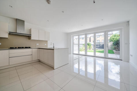 Well Grove, Whetstone, N20