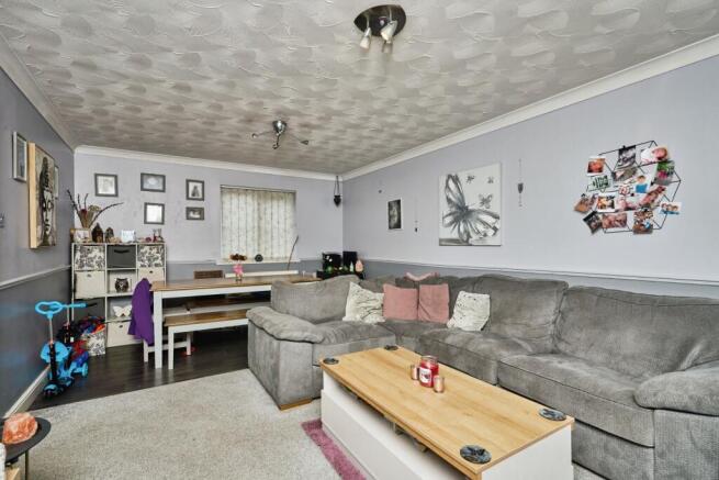 Lounge & Dining