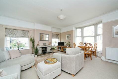 Colwyn Bay - 2 bedroom flat for sale