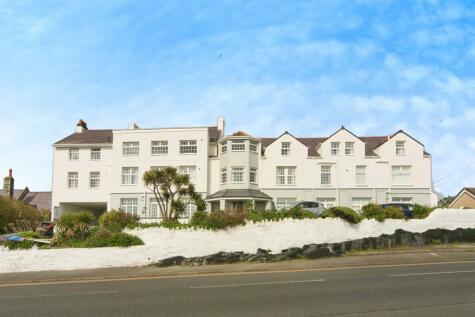 Holyhead - 3 bedroom flat for sale