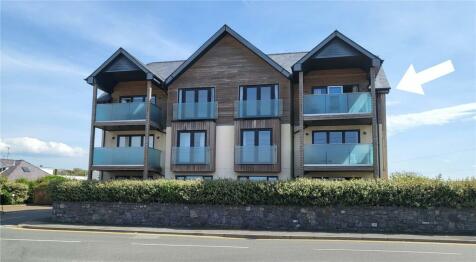 Holyhead - 2 bedroom flat for sale