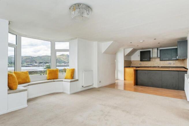Lounge/Kitchen