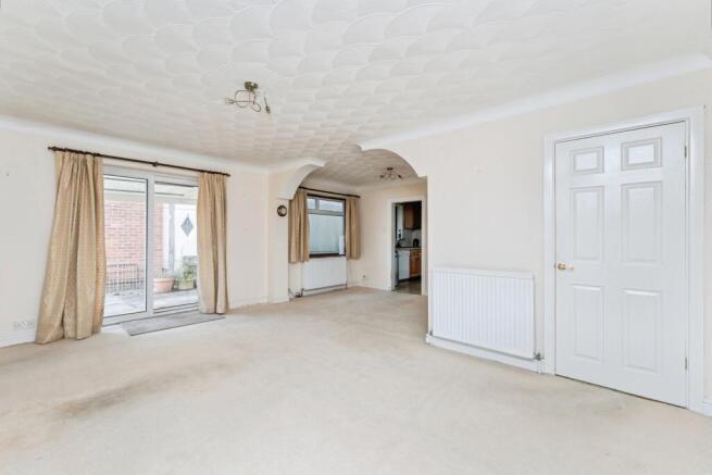 Lounge/Dining Area