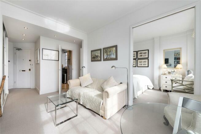 1 bedroom property for sale in Kings Court South, Chelsea Manor Gardens ...