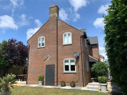 Corbin Road, Pennington, Lymington, Hampshire, SO41