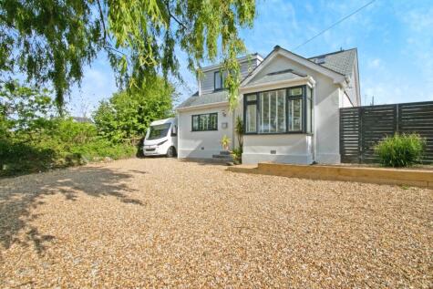East Road, Quintrell Downs, Newquay, Cornwall, TR8