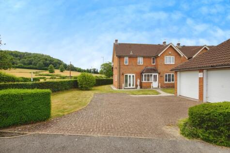 Dursley Road, Woodfield, Dursley, Gloucestershire, GL11