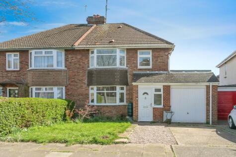 Walnut Drive, Bletchley, Milton Keynes, Buckinghamshire, MK2